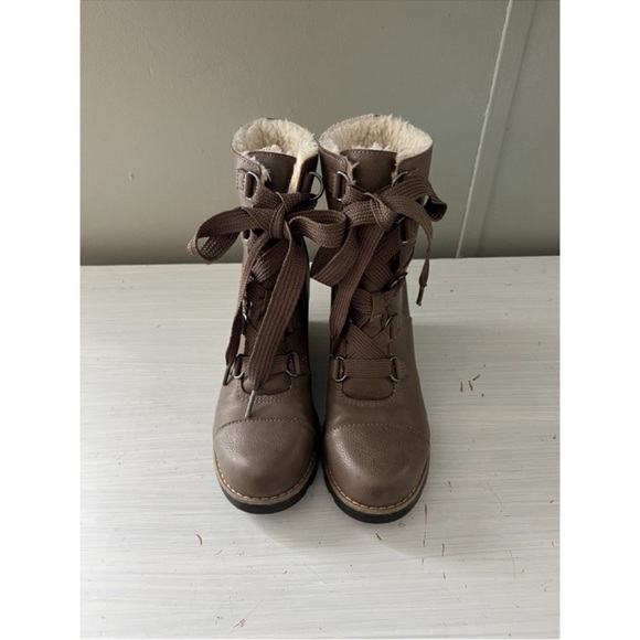 Universal Thread Katherine Lace Up Boot Tall Fur Fleece Grey Snow - Size 7 - Picture 3 of 8